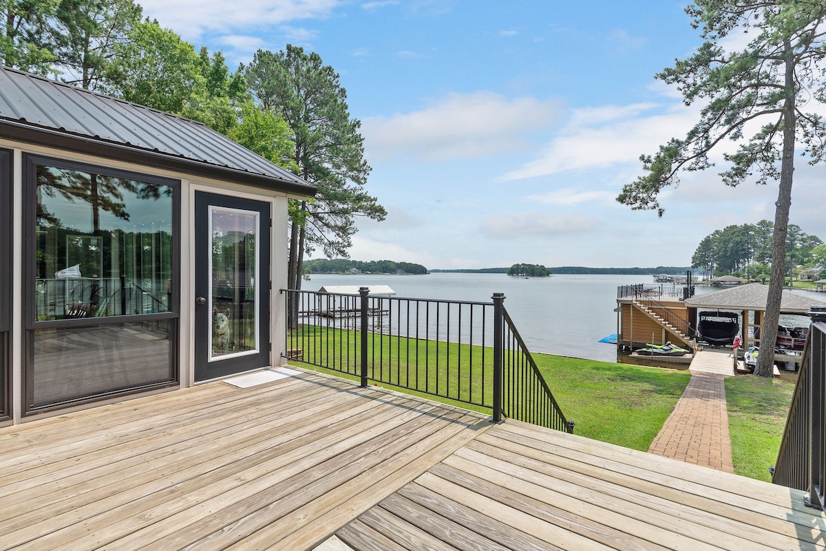 5 Bedroom Waterfront Home on LKG