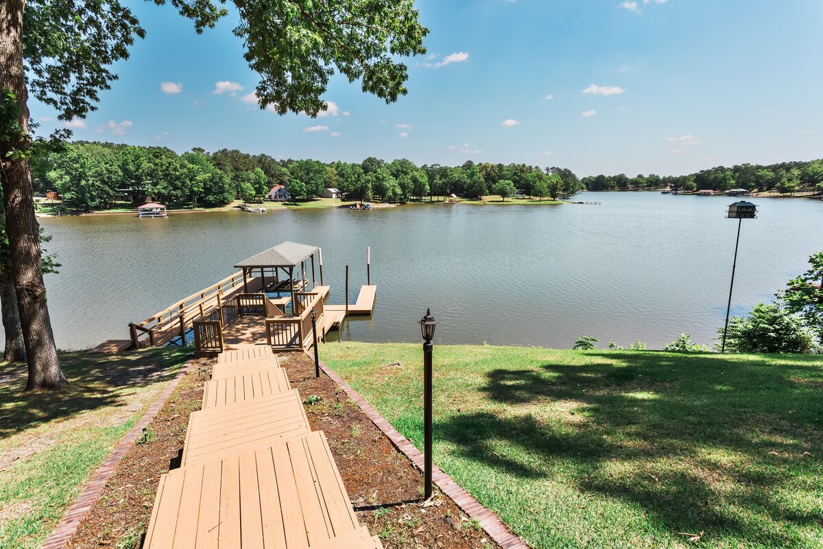 Serenity on Wateree w/ Private Dock + Sauna!