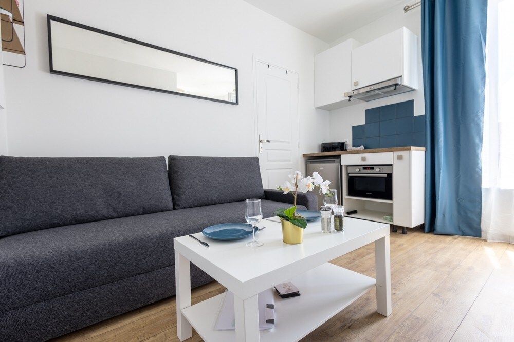 Appartement 
à 450 m Gare RER C et 3 Km Aéroport