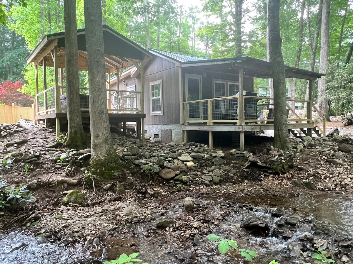 Creek-Front Cozy Tiny Cabin