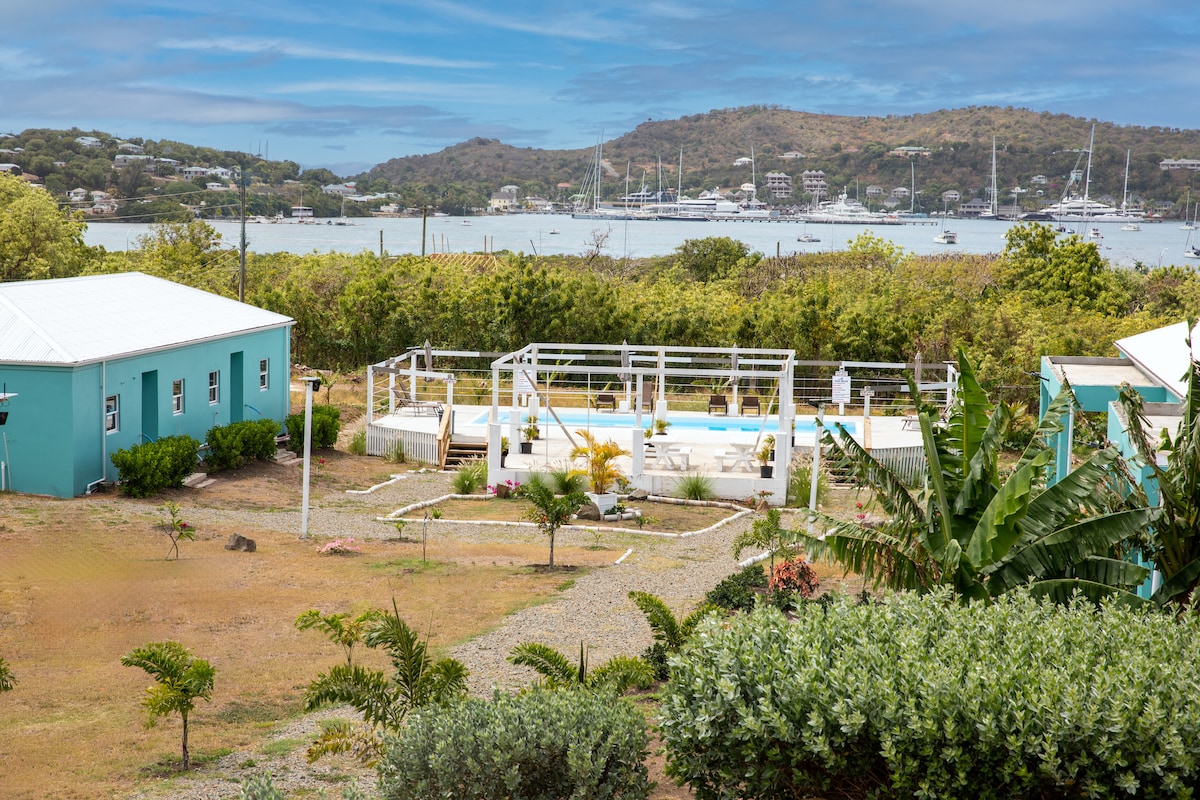 Poinsettia Studio with pool