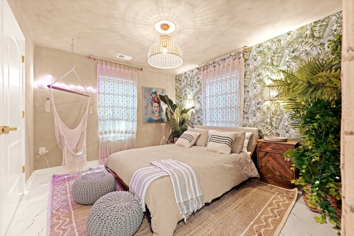 Glam House for Social Media Fun and Sleepovers!