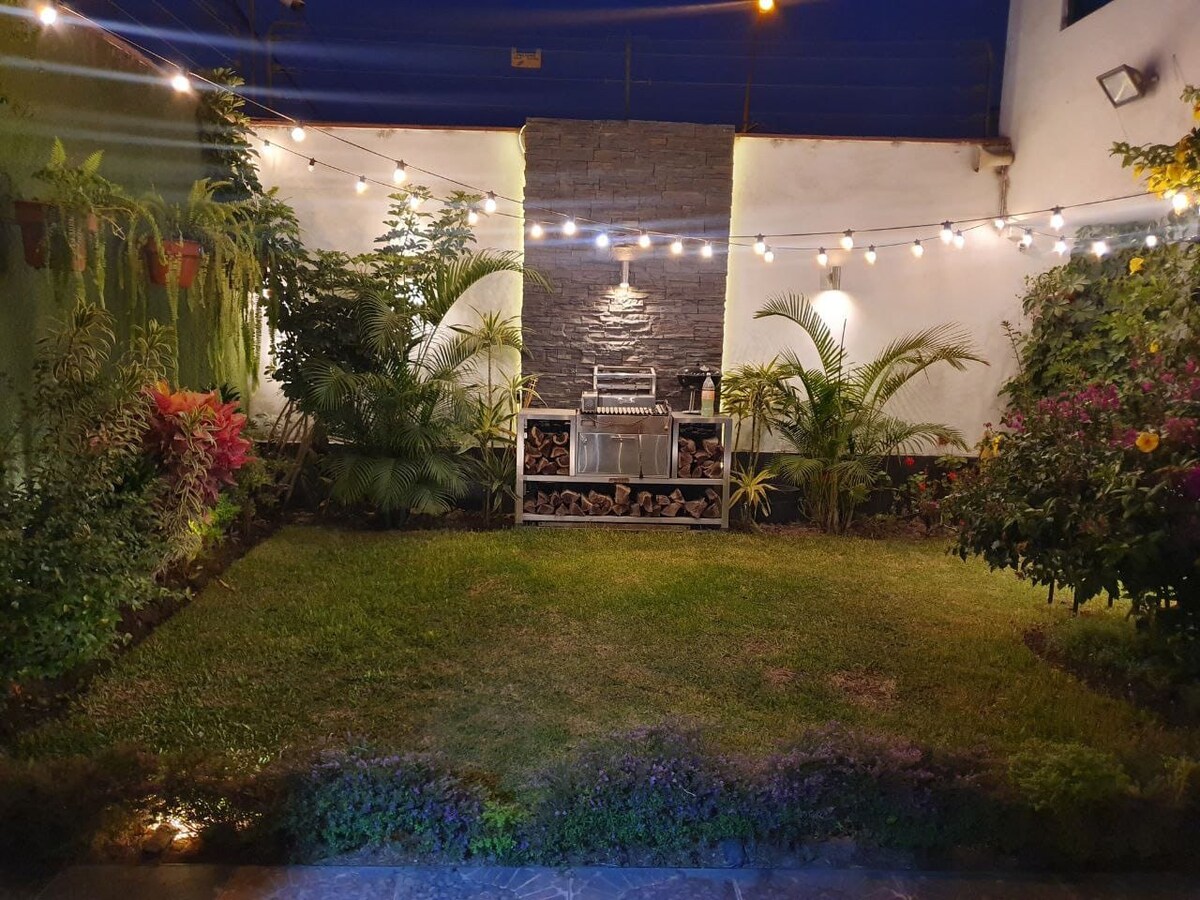 Linda Casa Jardín