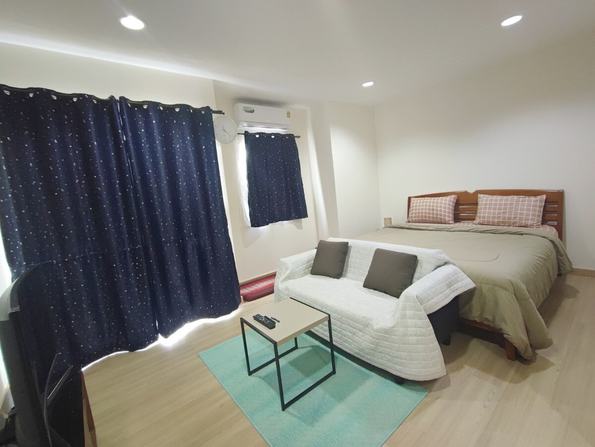 2 Bedrooms near BKK airport and food
