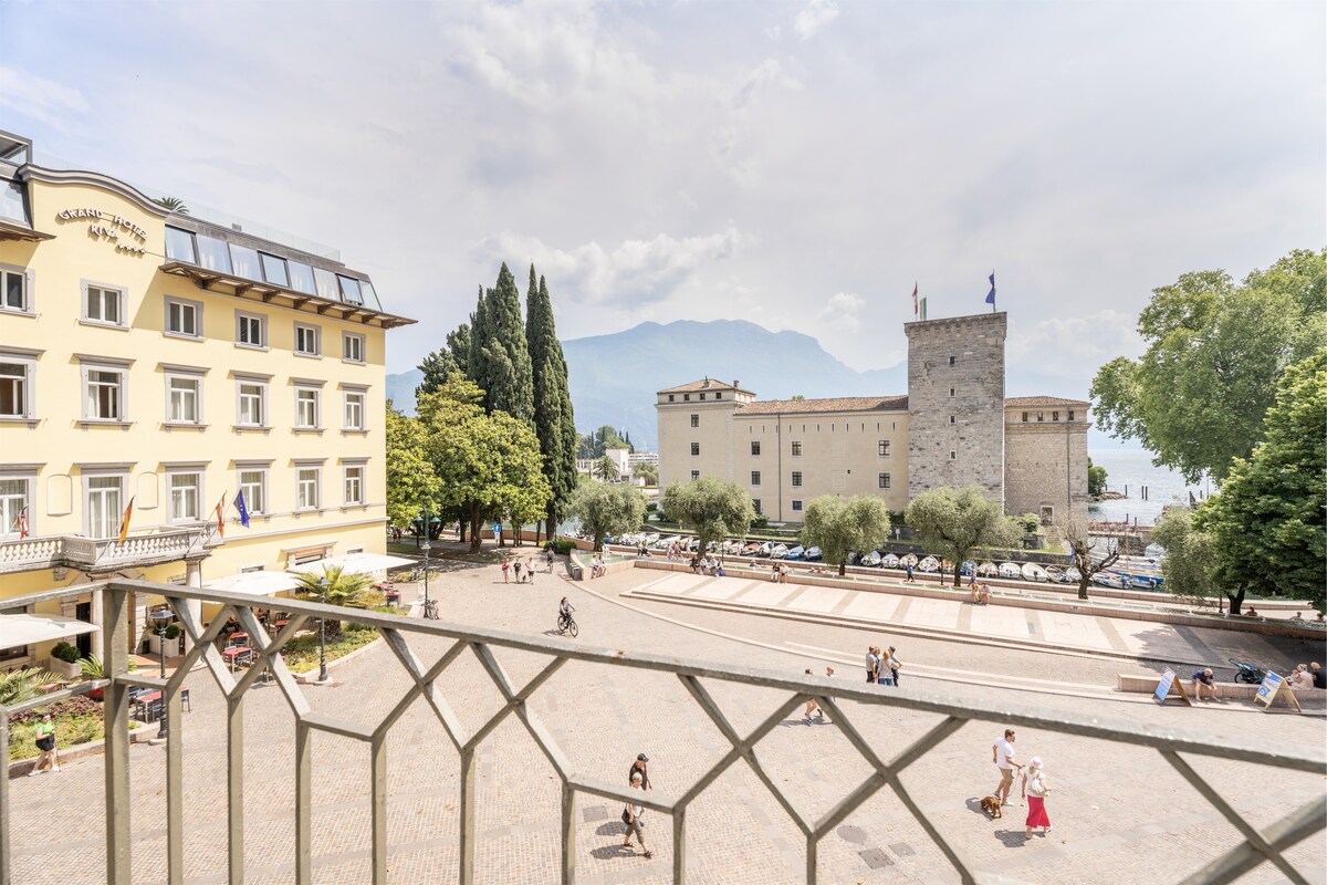 Casa Adriana, vista lago e fortezza