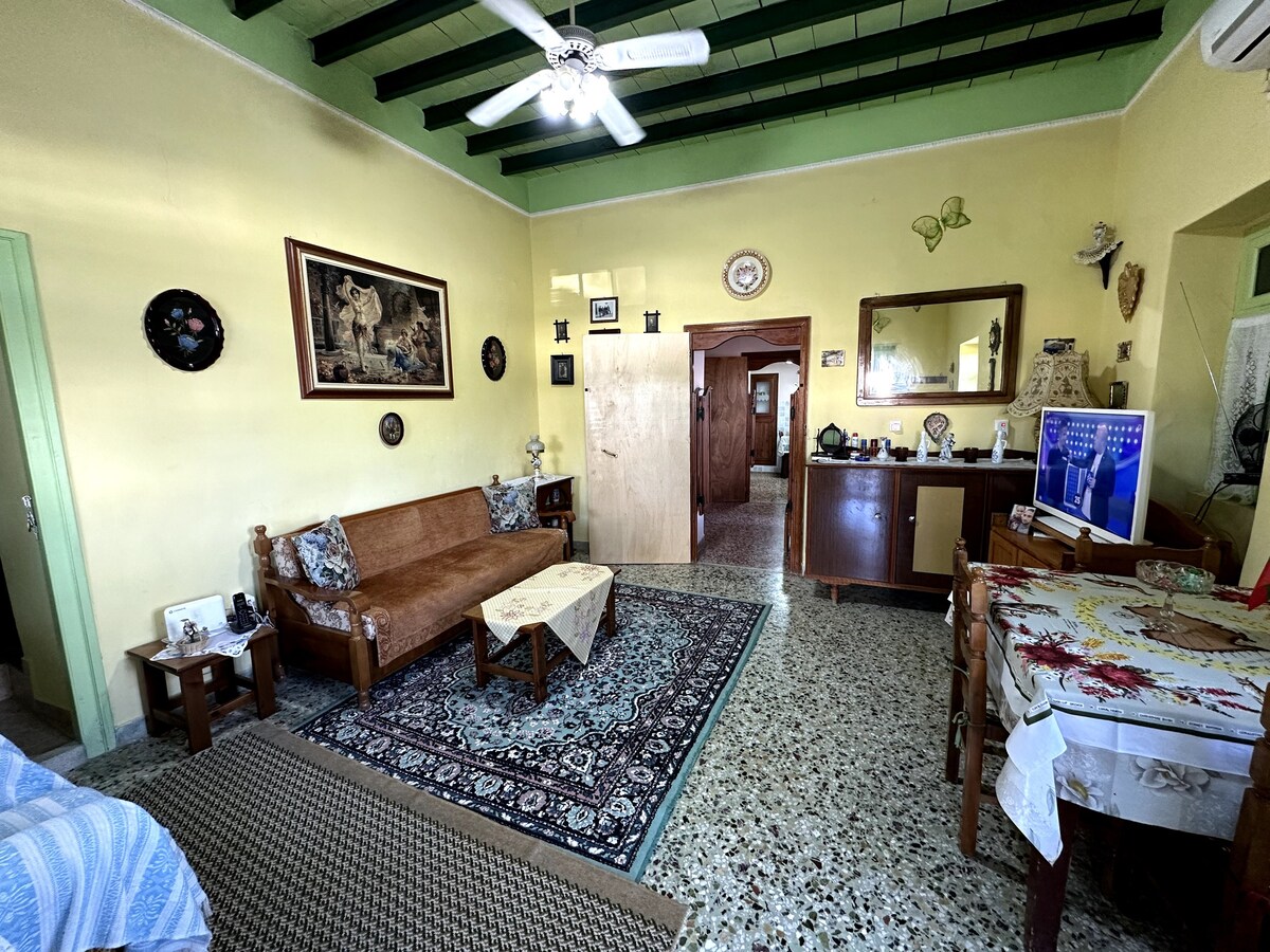 Leonidas Country House