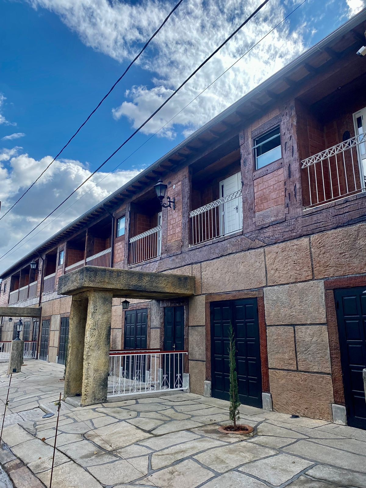 Villa da Pedra -距离蒂拉登特斯市中心200米