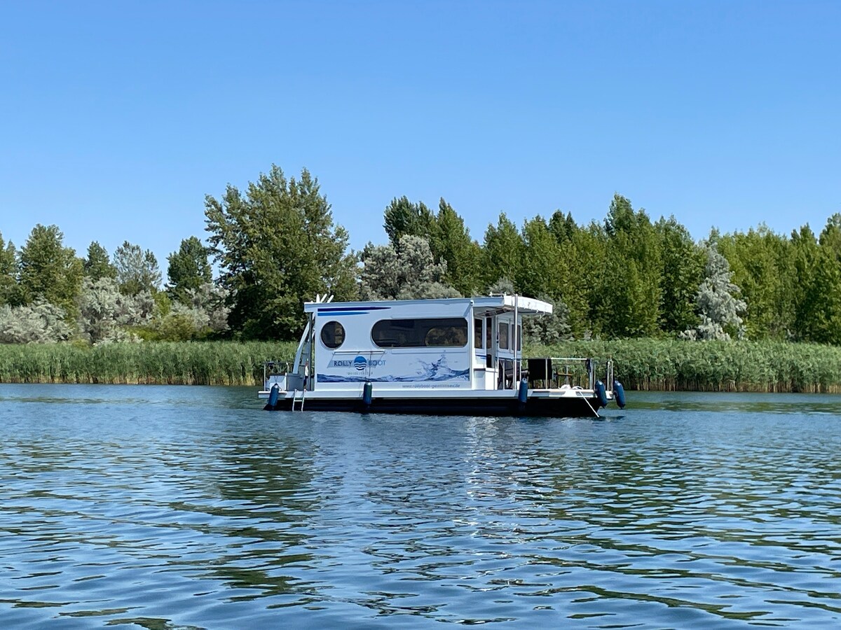 modernes Hausboot Geiseltalsee