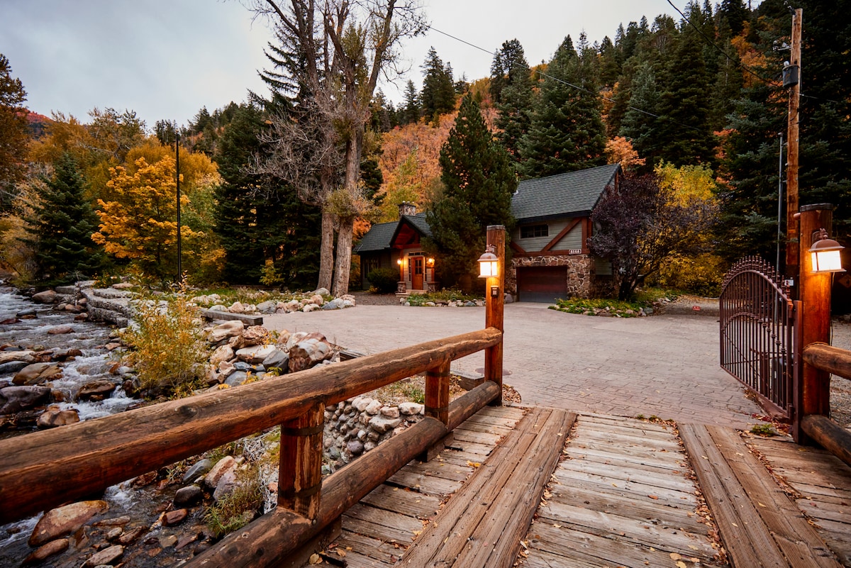 In the Canyon Retreat -  Cabin Home with hot tub