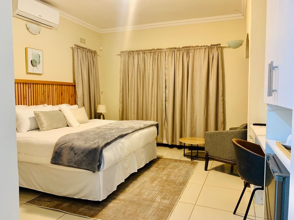 Mmaset Houses 3 bedrooms with hot breakfast