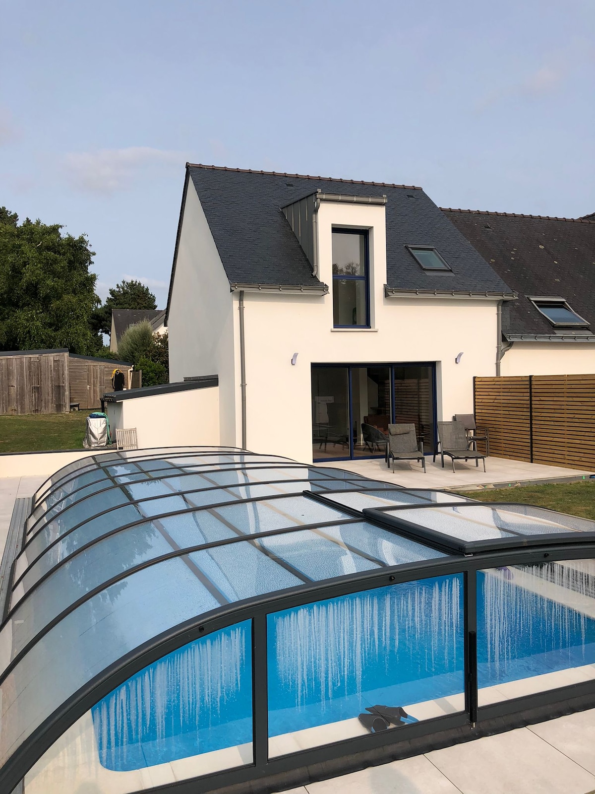 Maison bord de mer avec piscine couverte