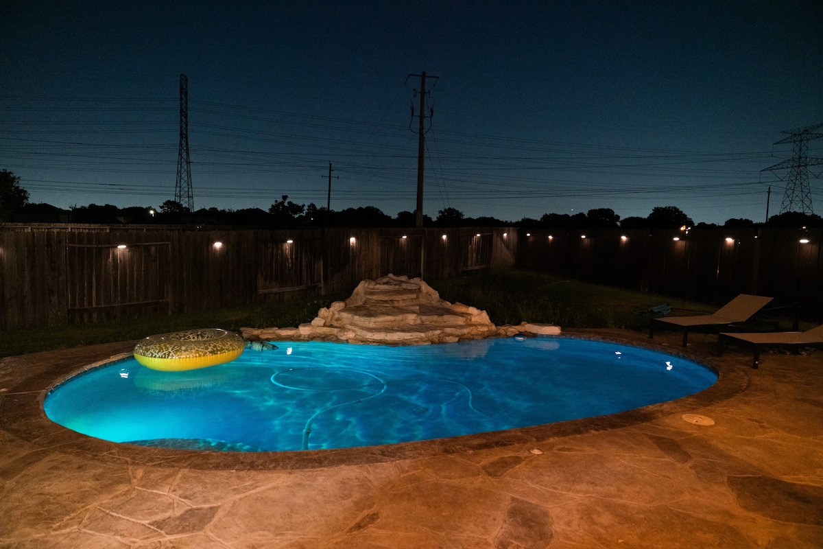 Cozi Sunset Villa & Pool in Houston