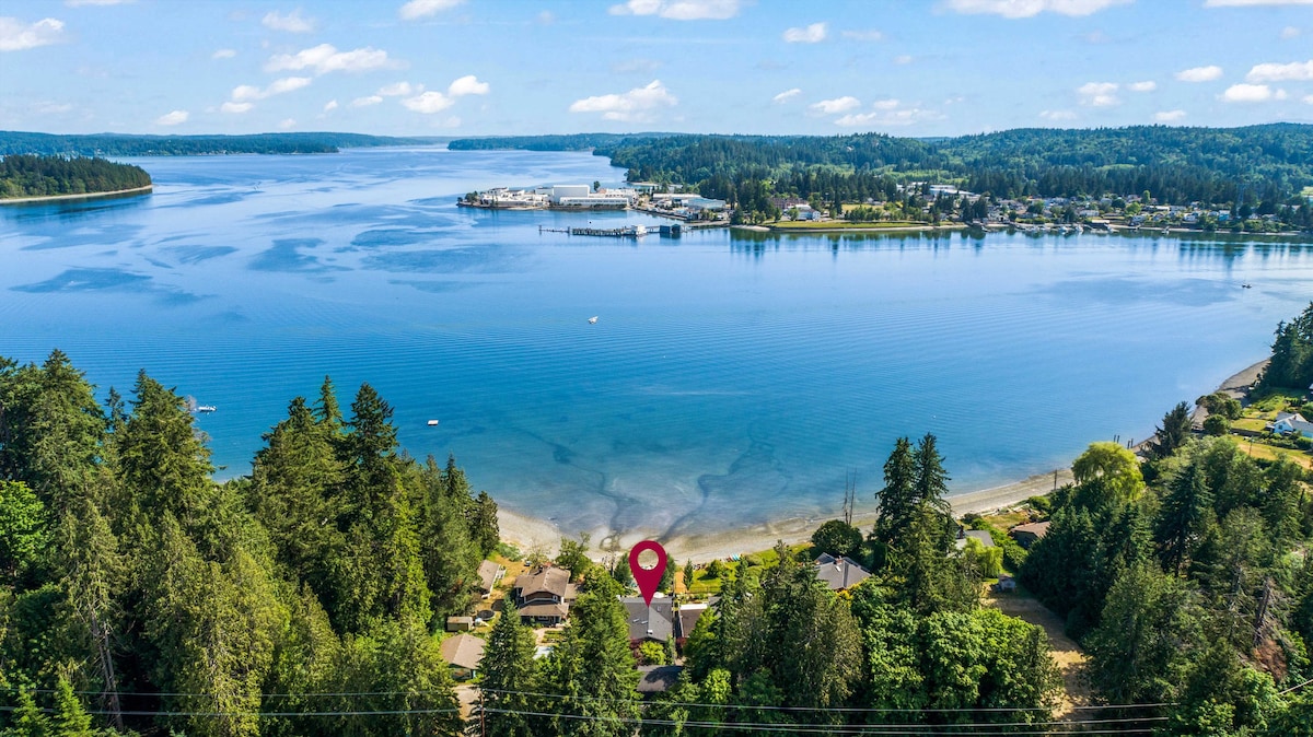 Poulsbo Shore Retreat w/ Kayaks, SUPs, & Bikes!