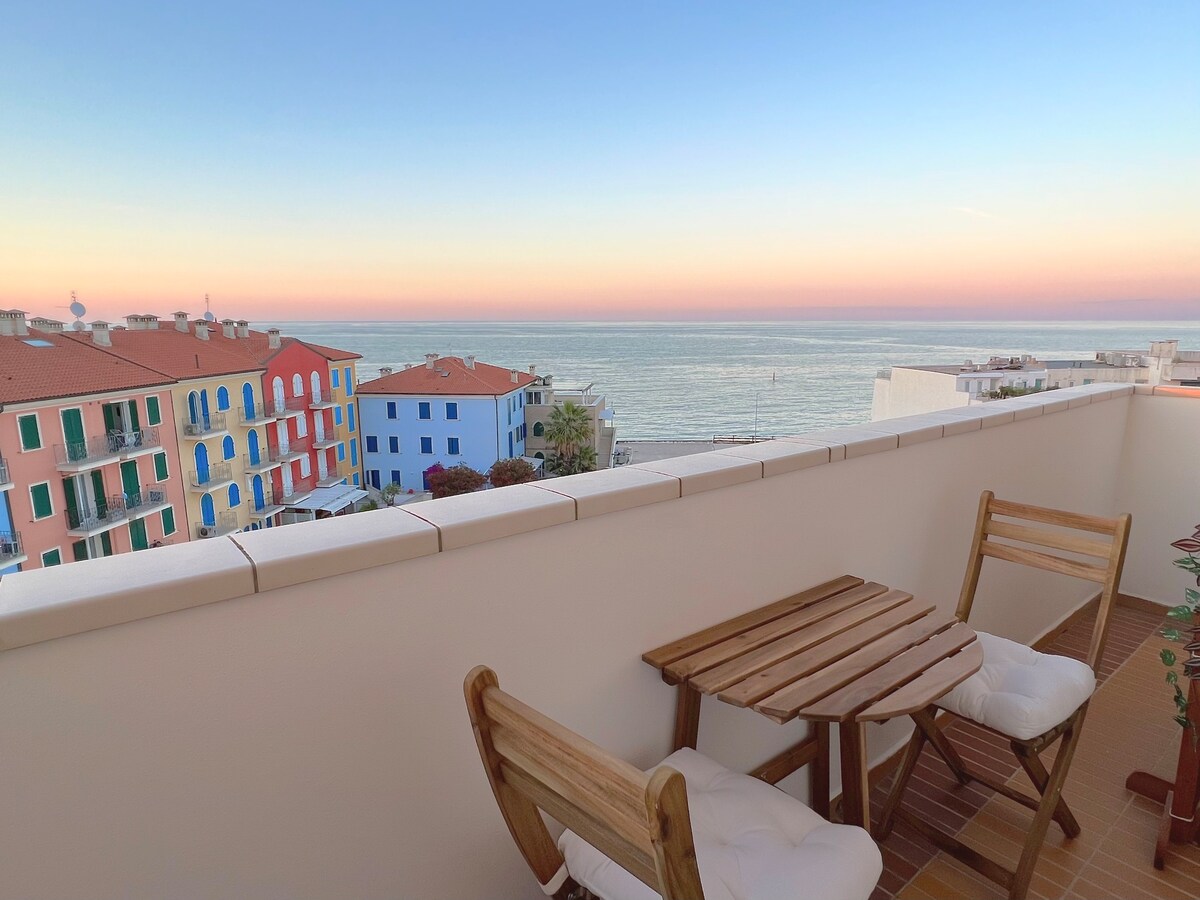 King of the SEA - 3BR Apt | Lounge & stunning view
