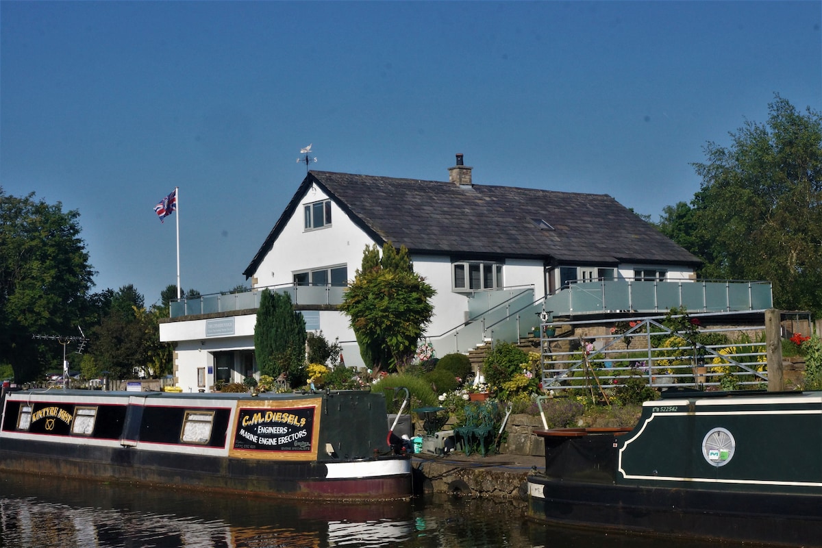 Perfect family retreat on a peaceful Marina