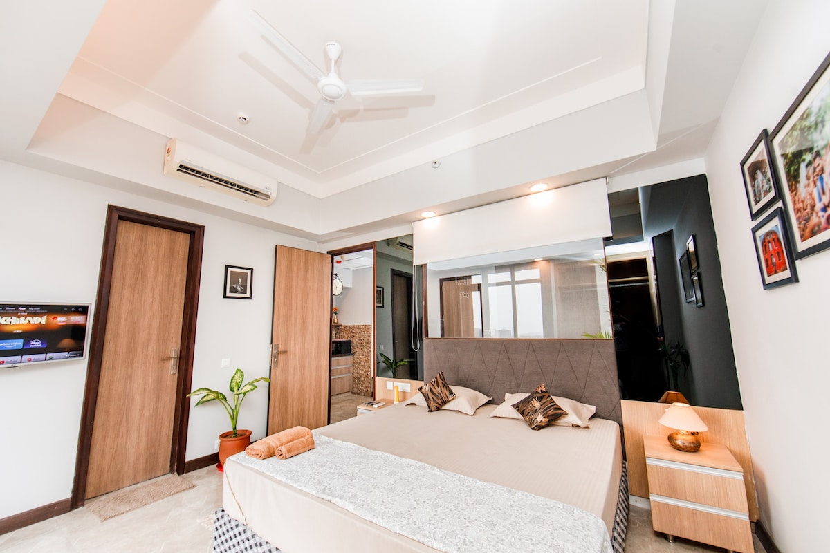 Good Times - Cosy 1 BHK above a Bustling Mall