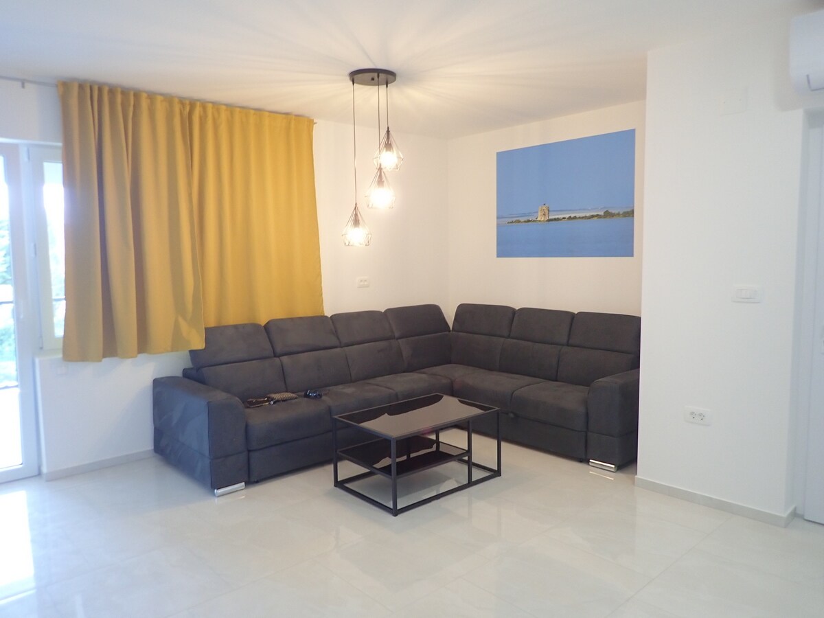 SD-188/A-01 Place for 8 persons with seaview