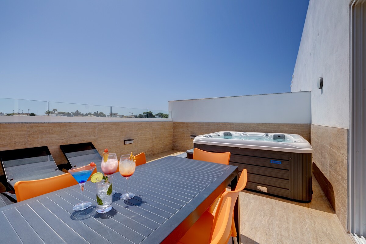 Roof Top Studio Penthouse with Private Jacuzzi