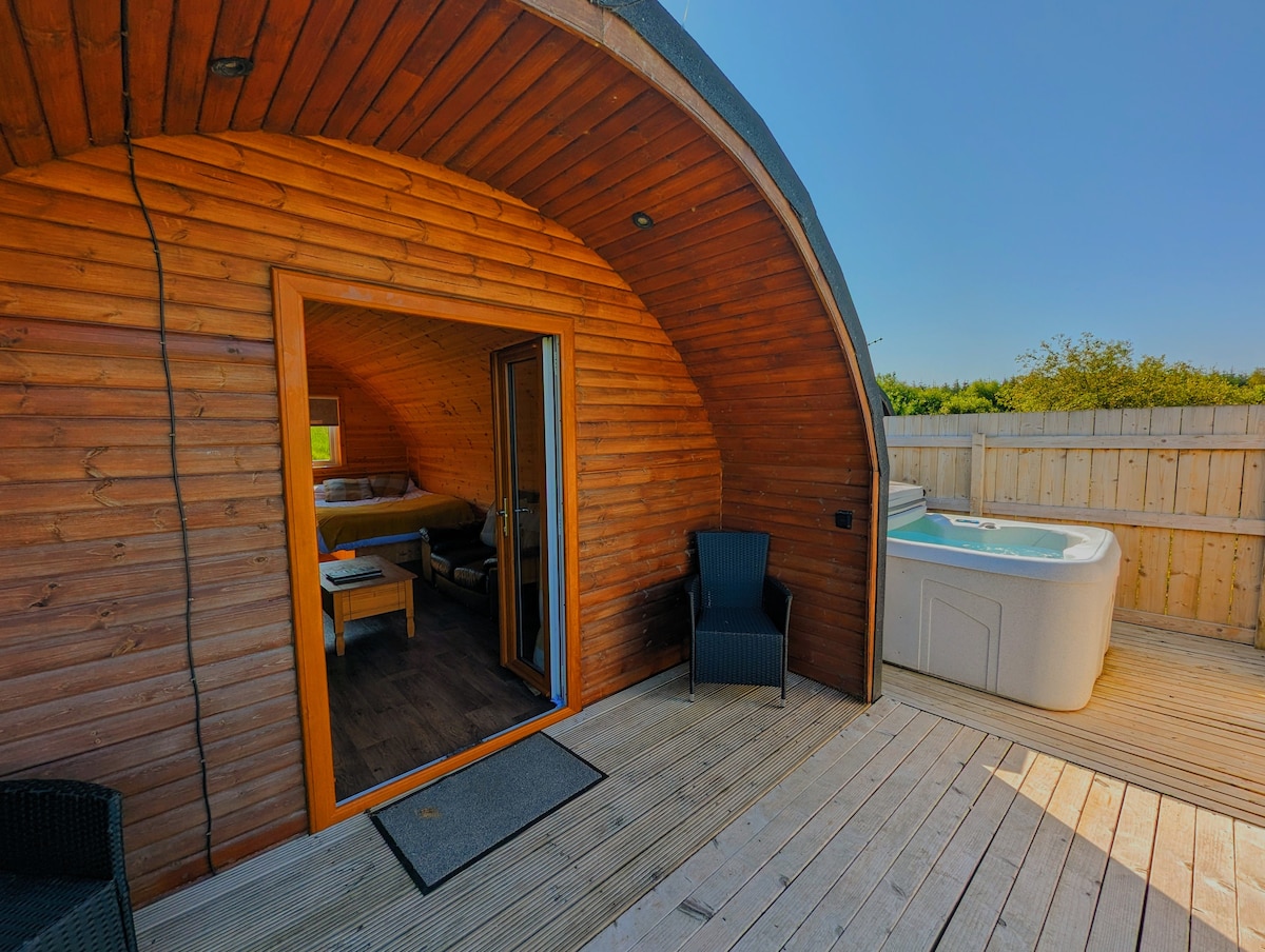 Pondside Pod with HotTub 2