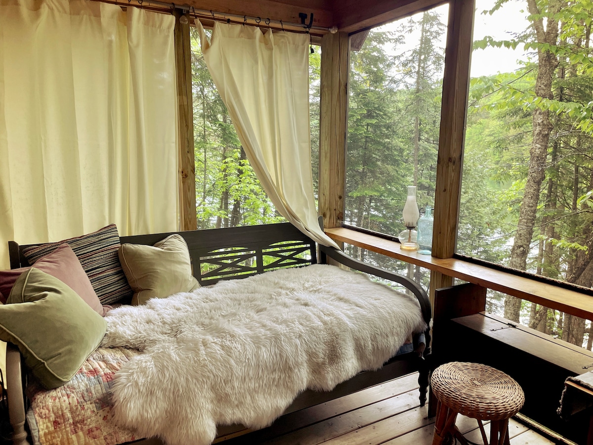 New Cedar Cabin on Secluded Lake