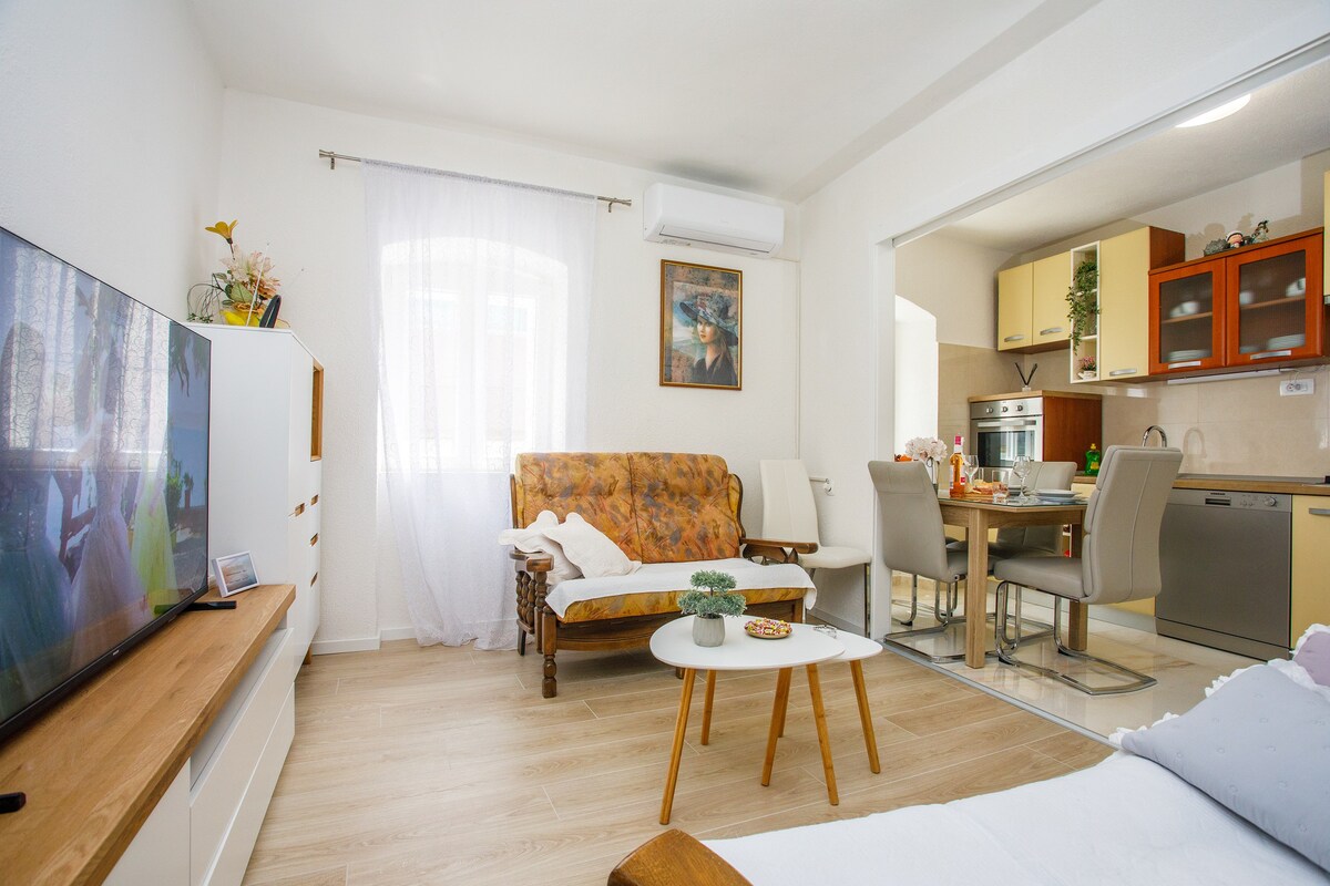 New Charming Apartment Ivana - centrally located