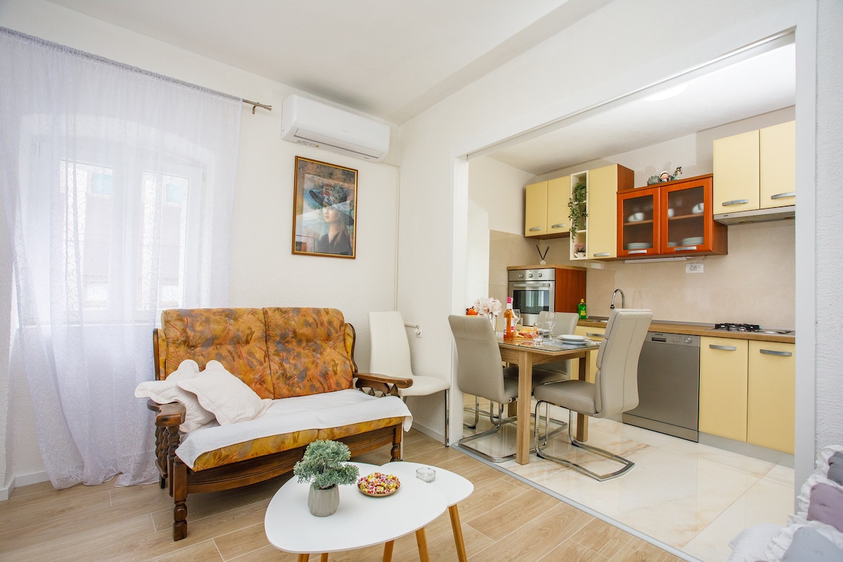 New Charming Apartment Ivana - centrally located