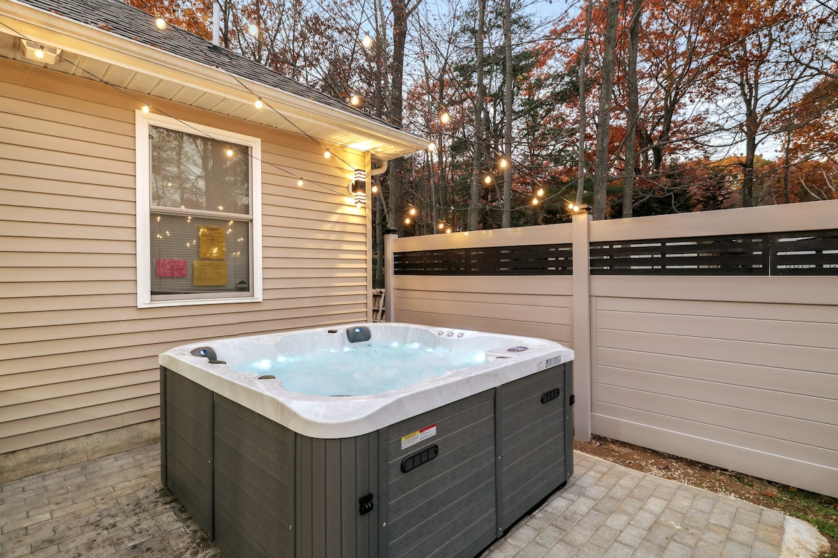 Villa w/ a Hot Tub , Fire Pit, Sunroom, Gym,Arcade