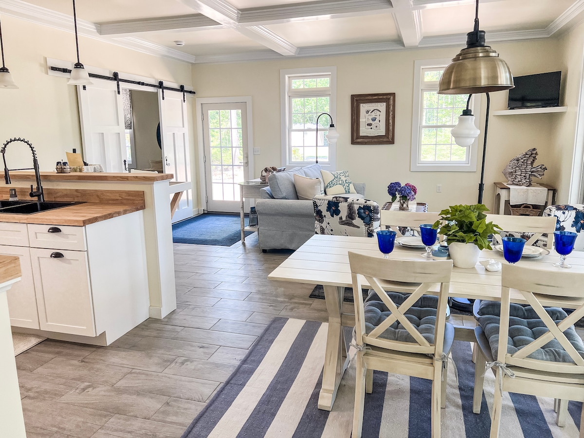 Coastal Maine Cottage nestled in the bay!