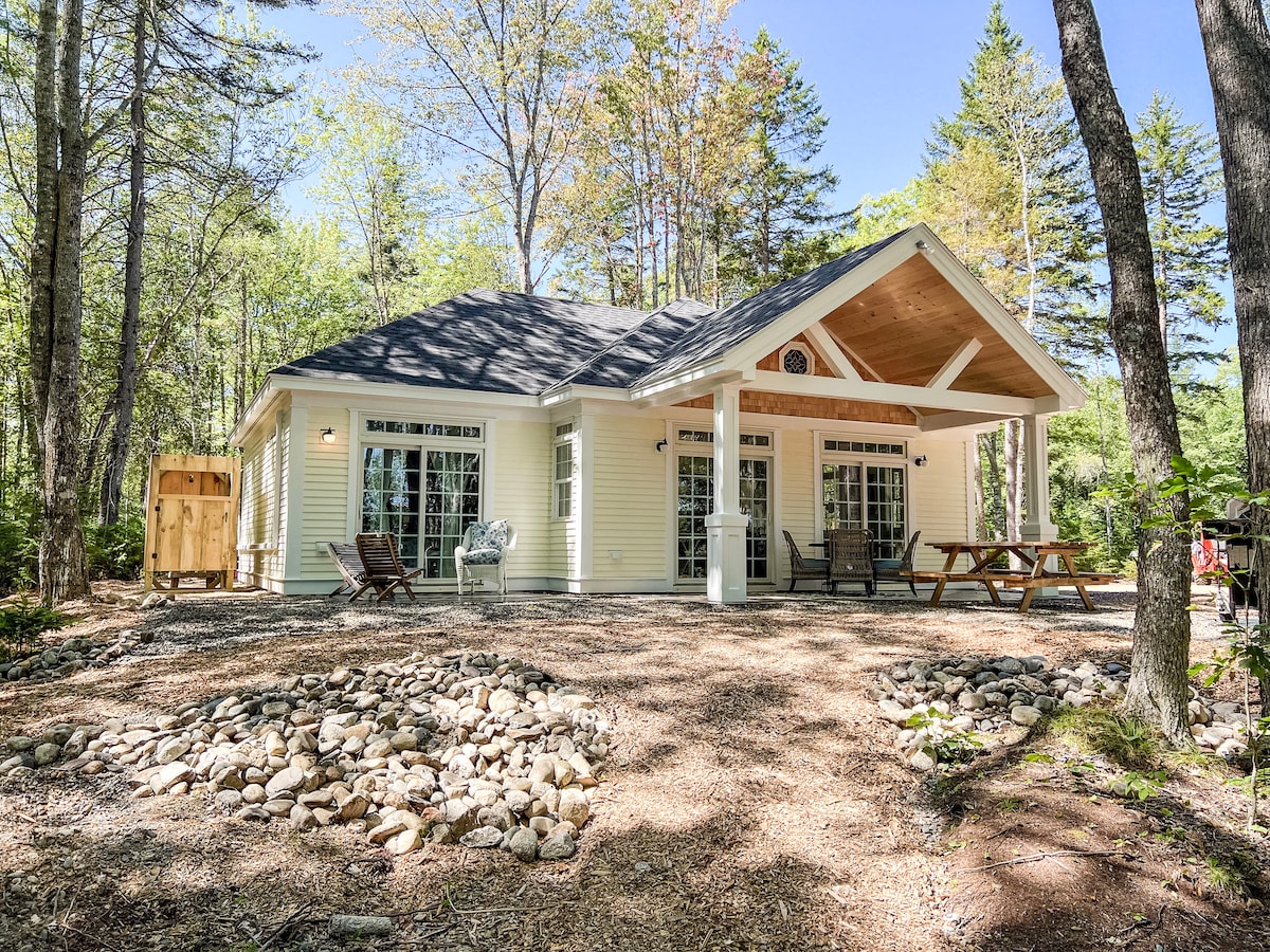 Coastal Maine Cottage nestled in the bay!