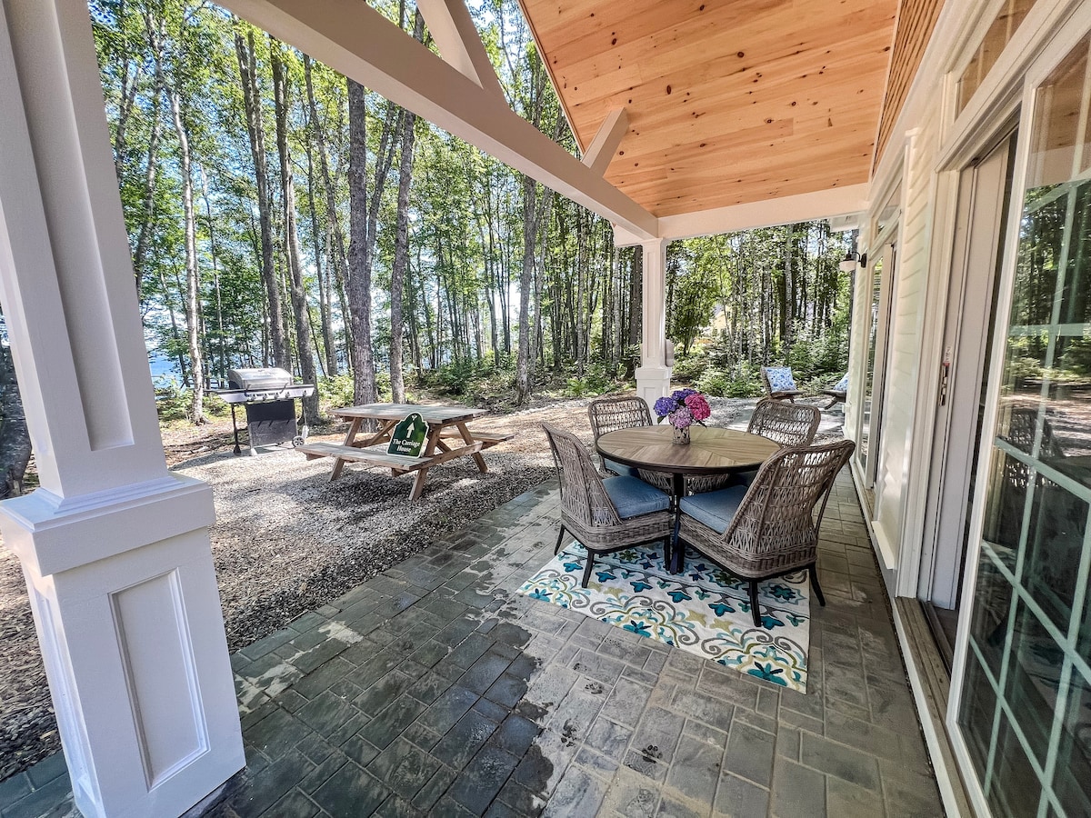 Coastal Maine Cottage nestled in the bay!