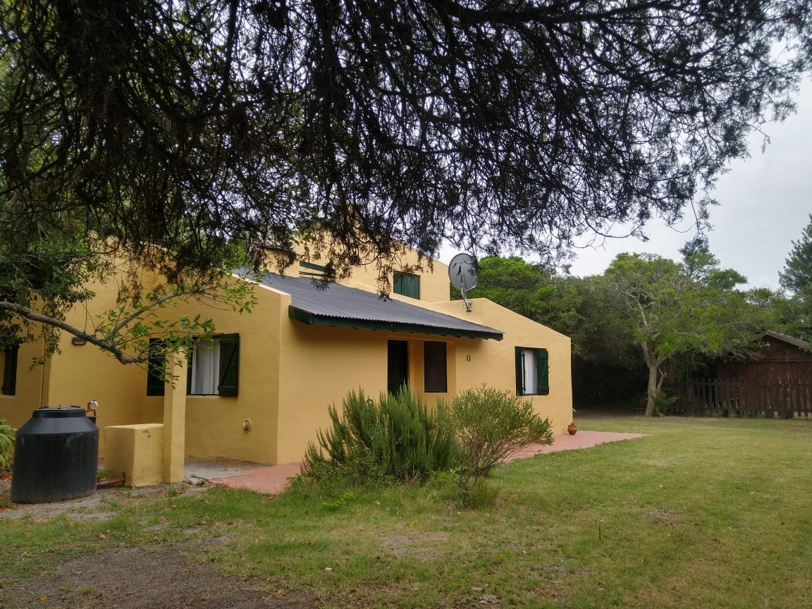 Country house by the estuary (C1)