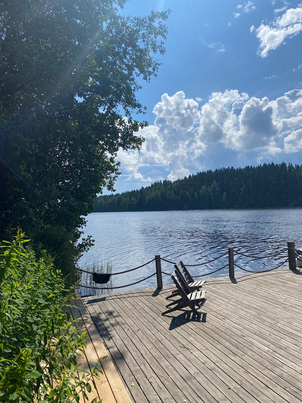 Idyllinen mökki ja rantasauna