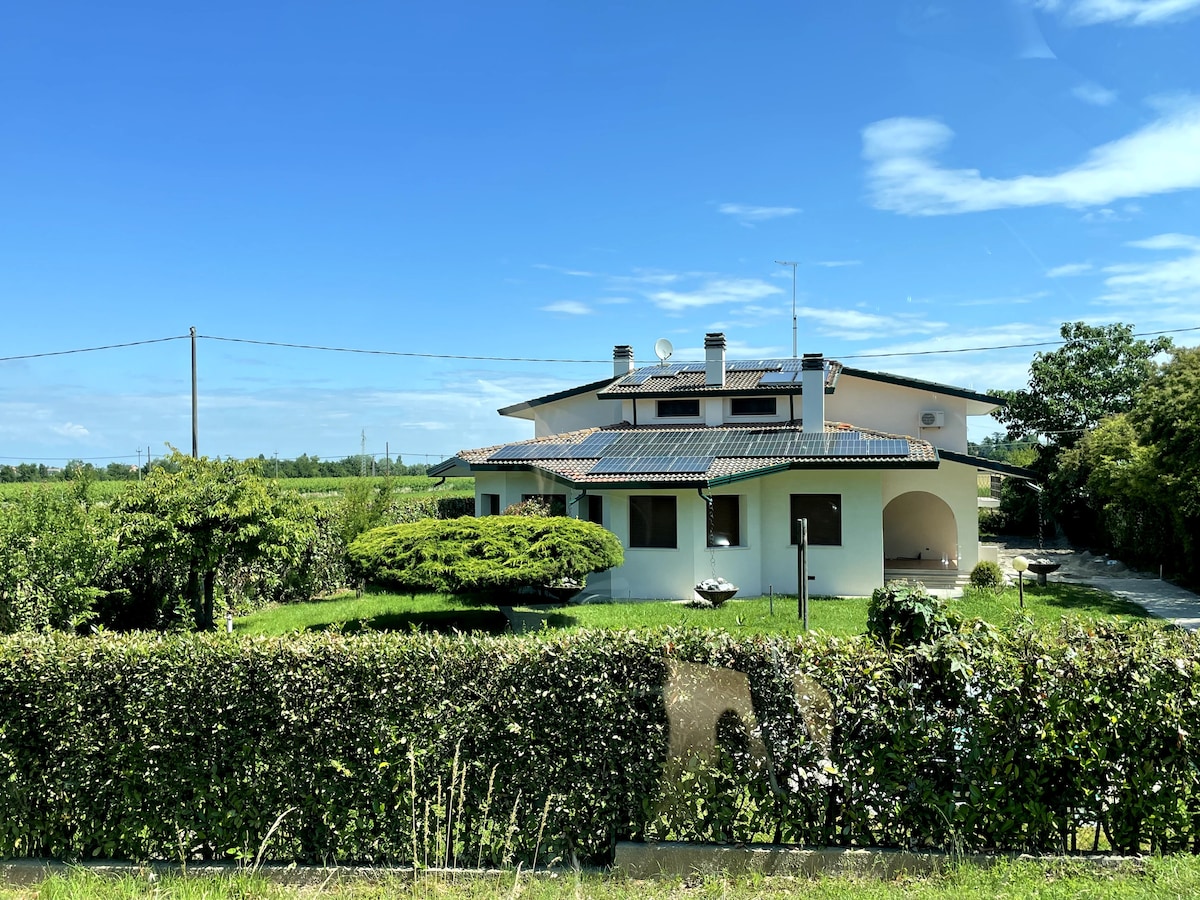 Casa in campagna, vicina al mare e a Jesolo.