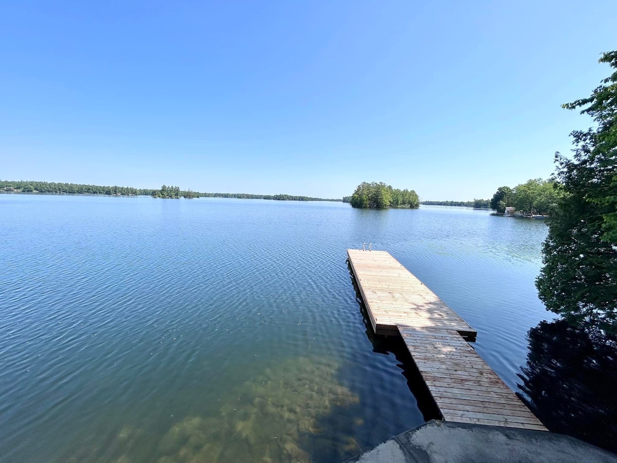 Luxury LakeHouse: Hottub, Sauna, GameRoom, Fishing