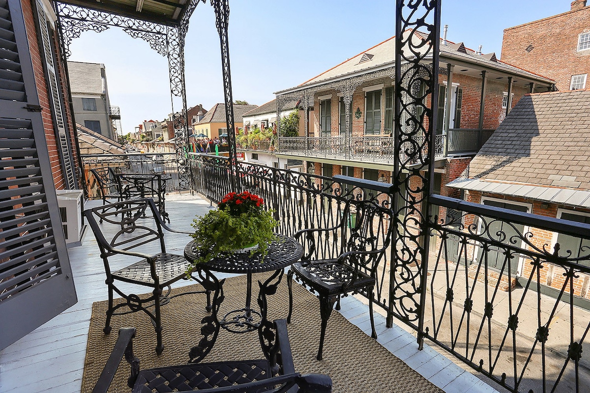 French Quarter Mansion | Sleeps 44