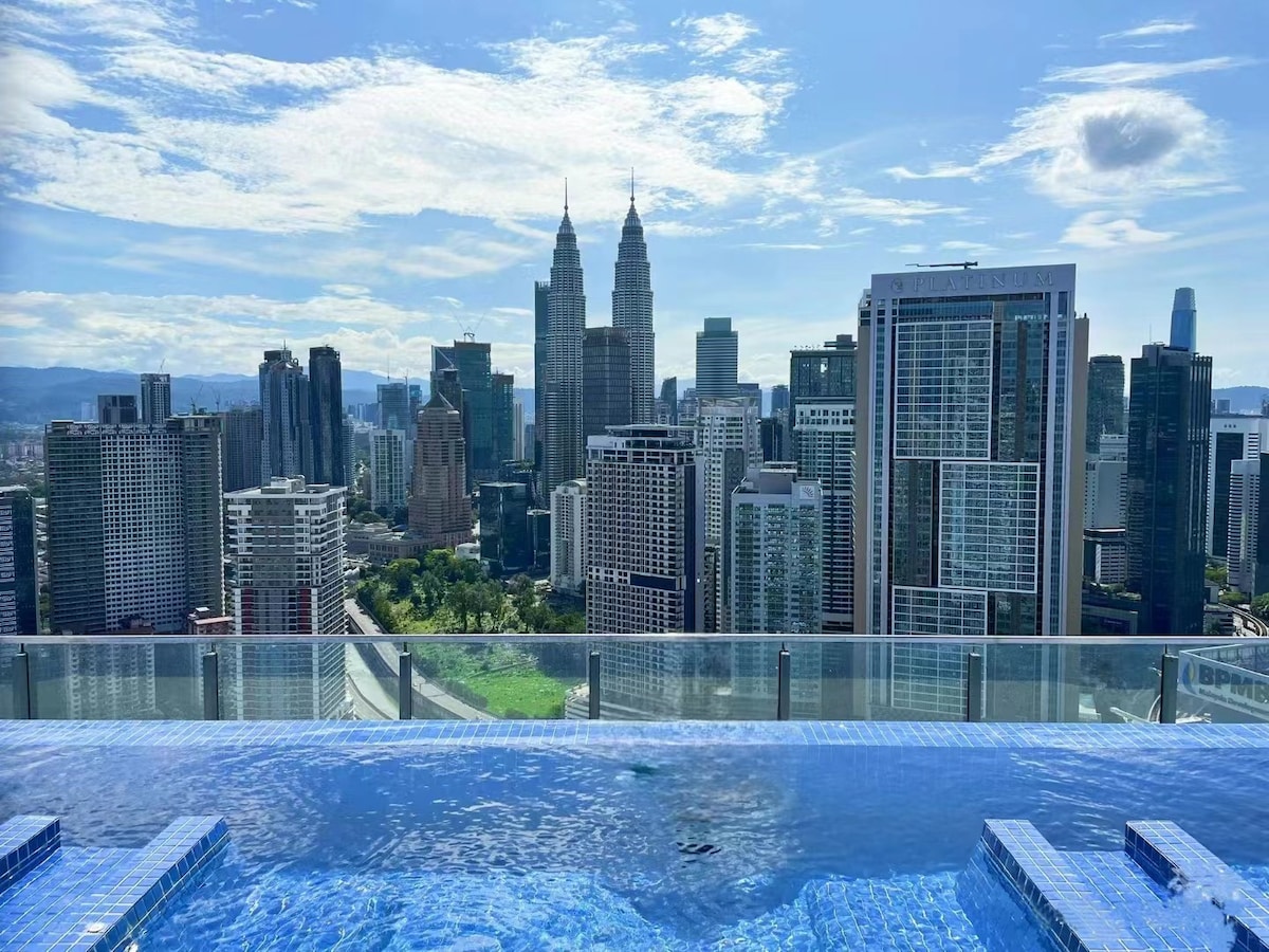 Luxe Suite Pool View Petronas Twin Towers CA