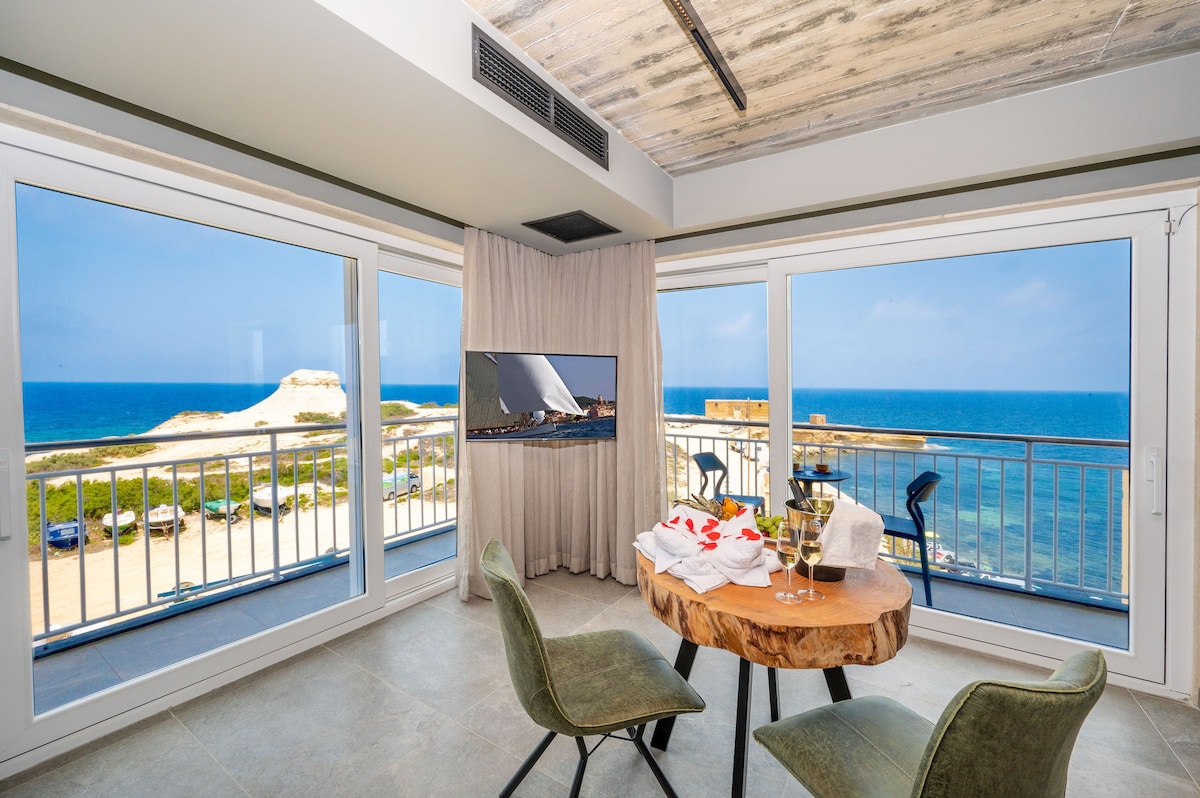 Seafront Luxury Suites - New