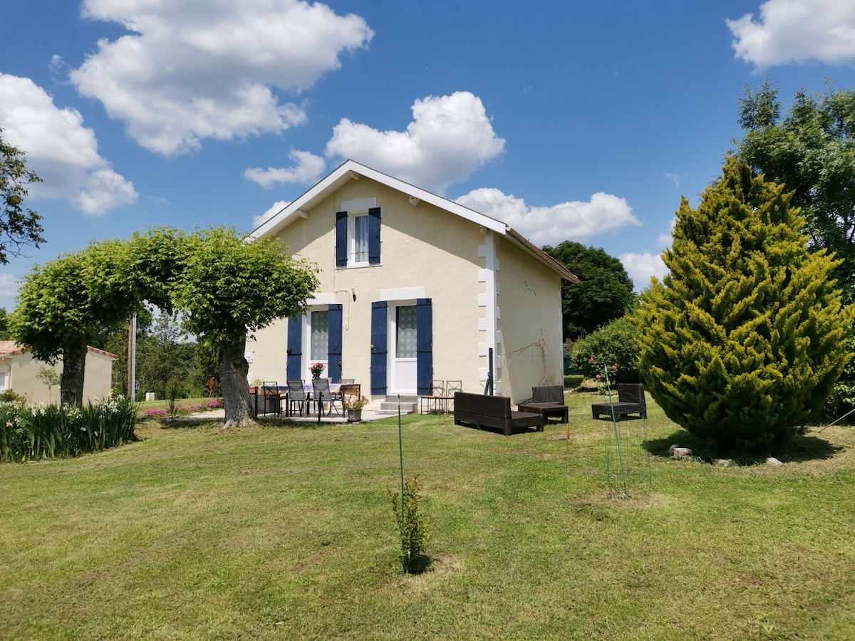 Maison avec grand jardin & bois privé en Dordogne