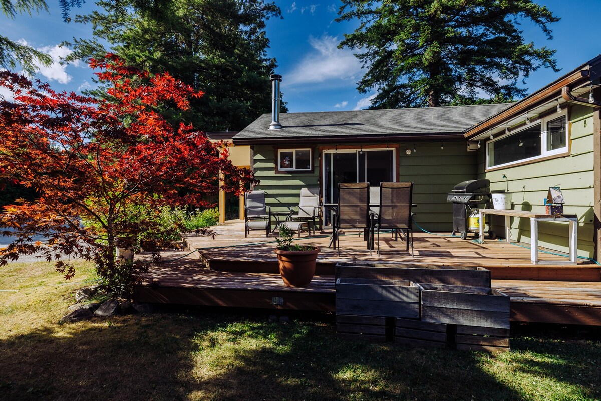 Outdoor Paradise, Family Retreat in Brackendale