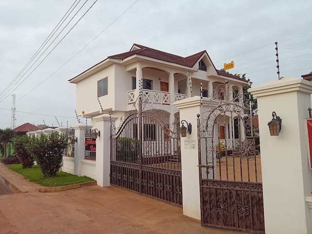 Kumasi的民宿