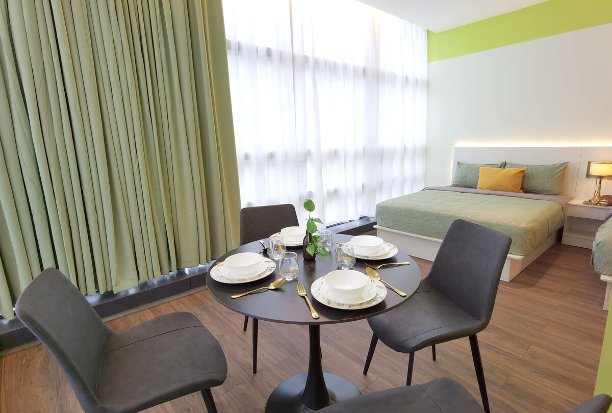 B The Territory 1 @ Couple Retreat 2 Hour RM 199