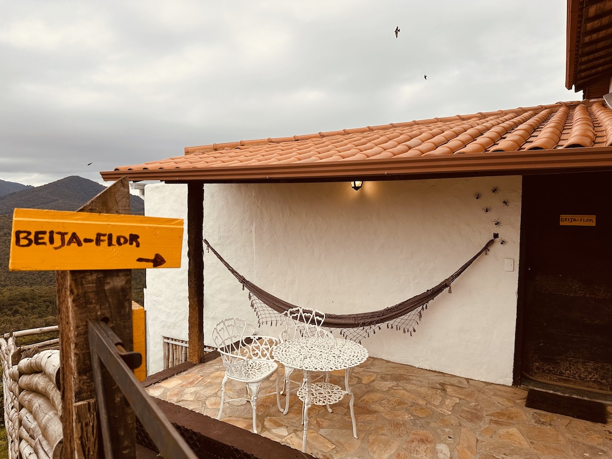 LOFT BEIJA-FLOR com vista fenomenal para montanhas