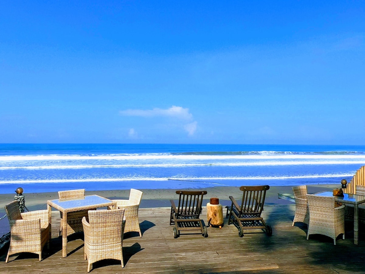 2 Villas by the Ocean | Nixie & Keong | 4BR
