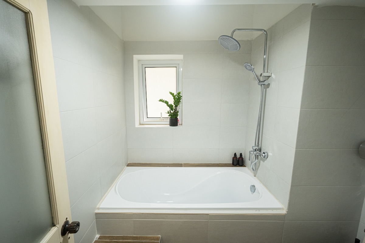 宽敞的两间卧室 | 2间浴室和电梯 |Hoan Kiem District