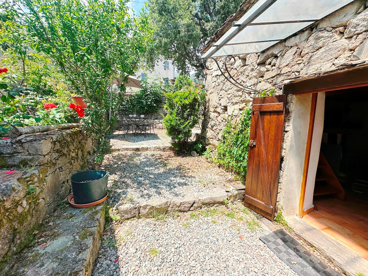 Petite maison typique au coeur de la Corse