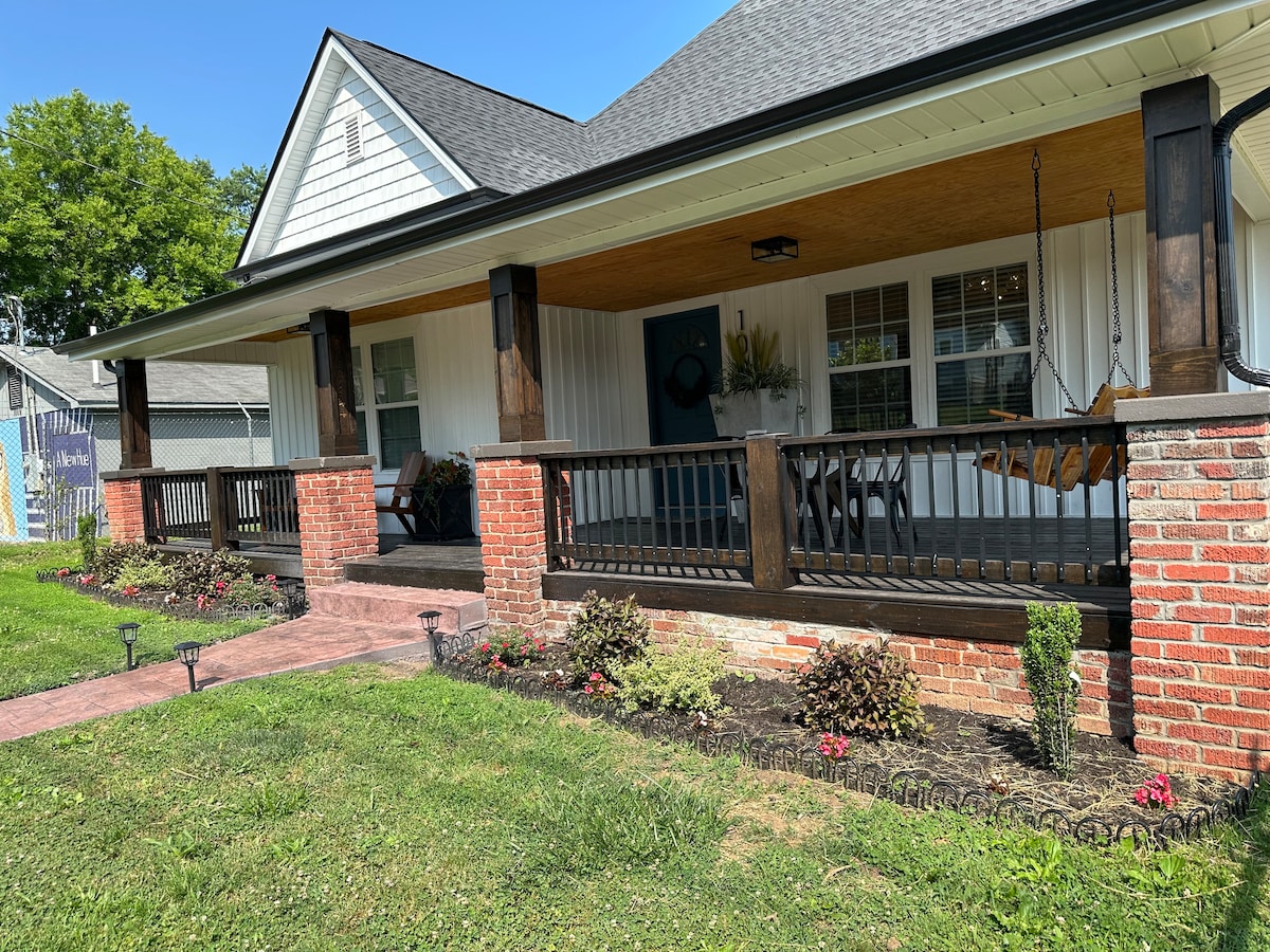 Elegant Art Deco Home: Short Drive to UT/downtown