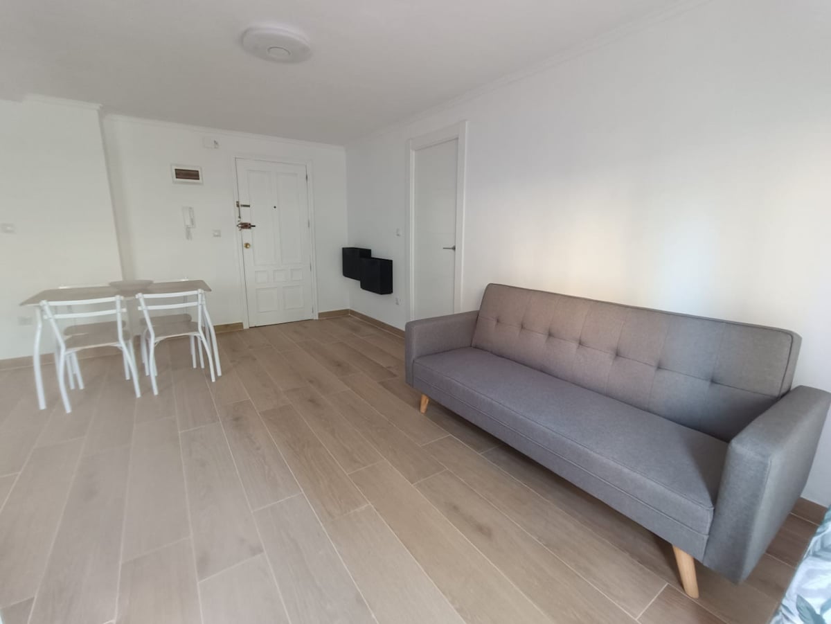 Apartamento con terraza y parking. Playa Gandia