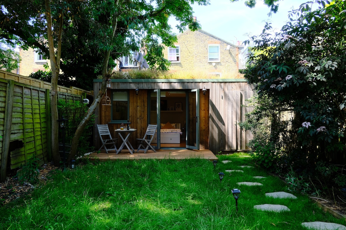 Stylish & Secluded Guest House with Garden