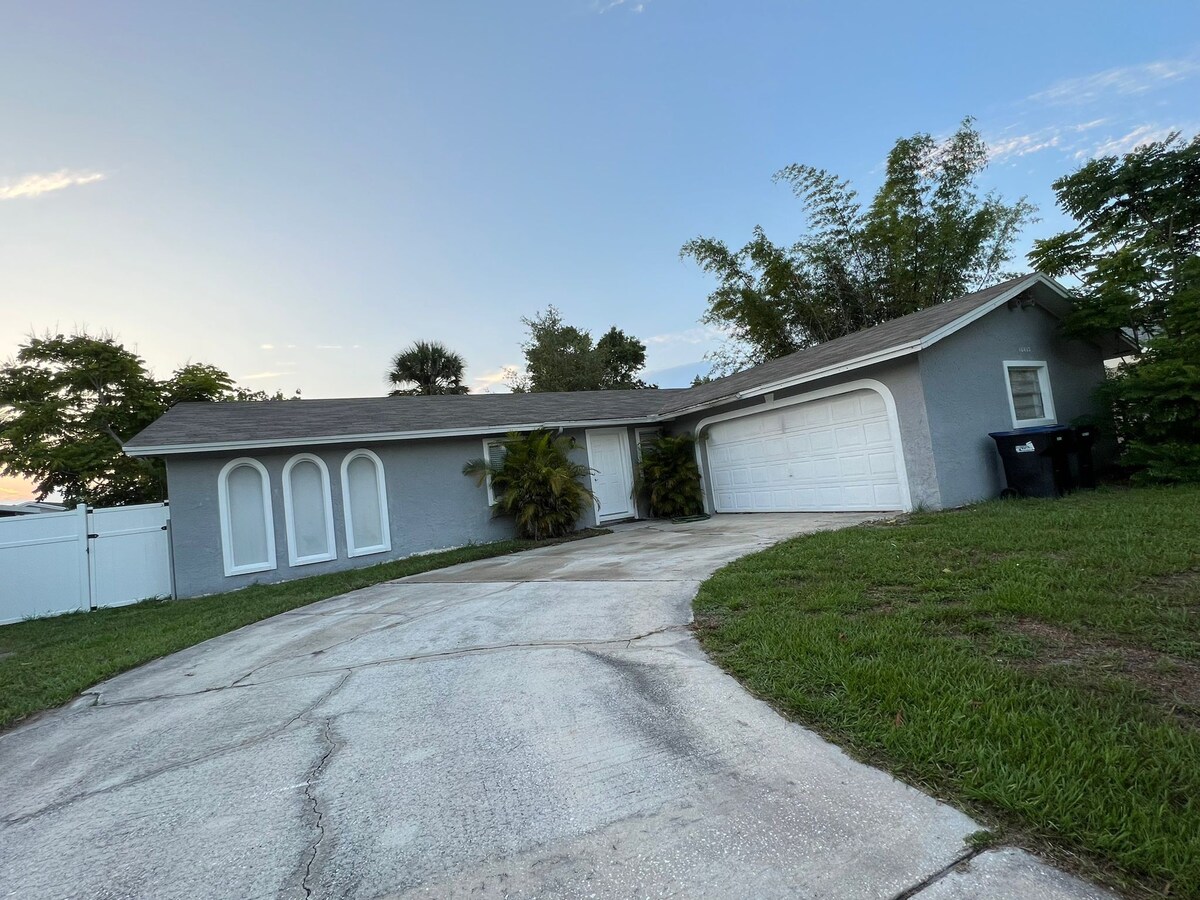 ROOM for rent in a  POOL House