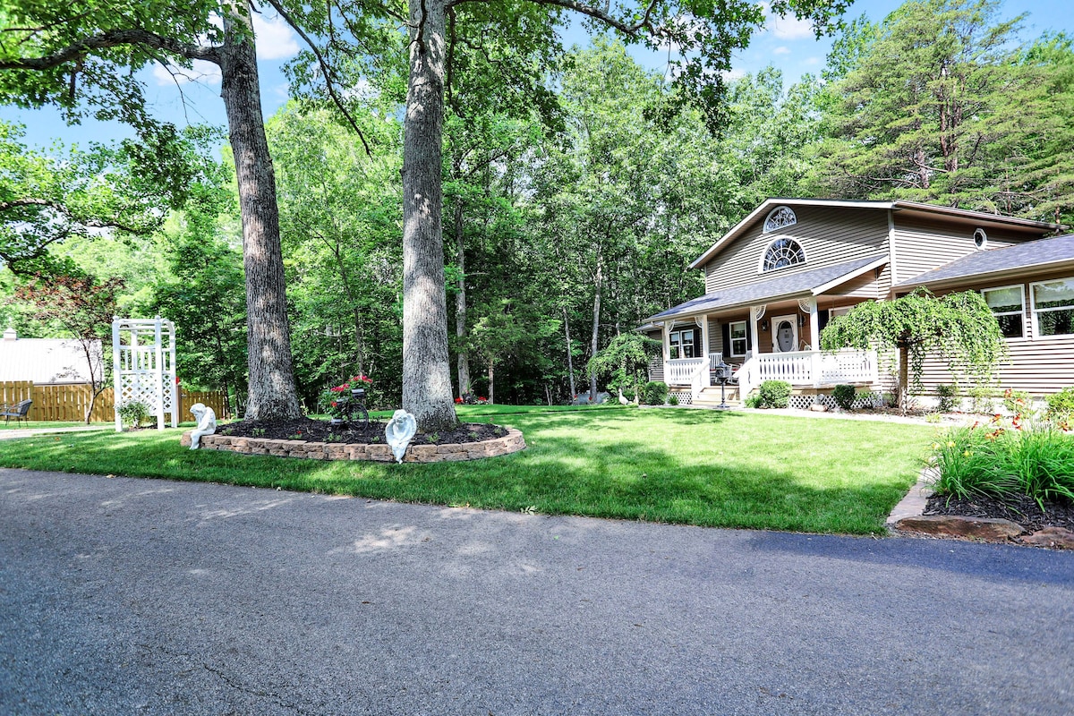 Marilyn's Cottage, Park-setting, King bed, Firepit